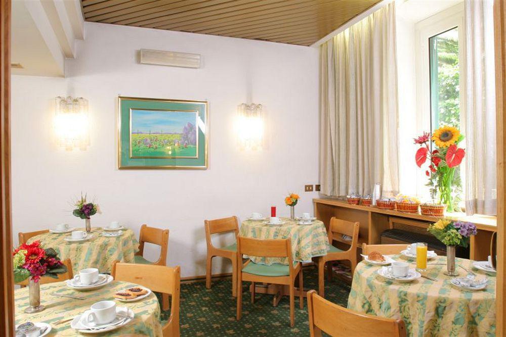 Hotel Pavia Rome Restoran gambar